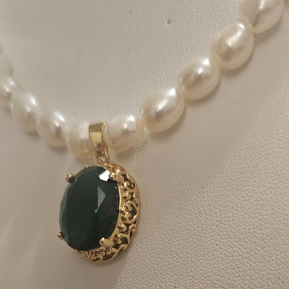 Natural Irregular Freshwater Pearl Necklace & Green Crystal Pendant Gold Plated. - Picture 6 of 7